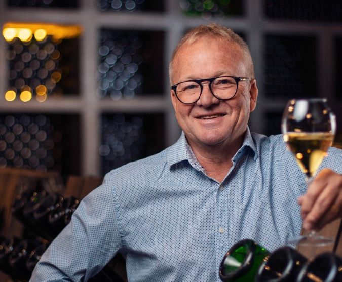 pieter ferreira with glass of Graham Beck cap classique wine