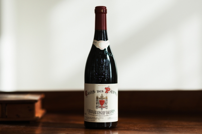 A singular clos de papes bottle