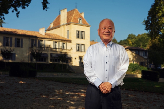 Peter Kwok outside a château in Bordeaux