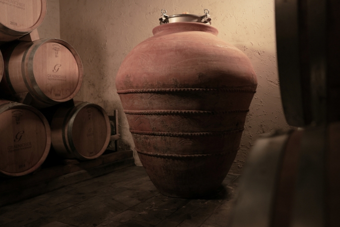 A large amphora pot at Domaine de Penloup
