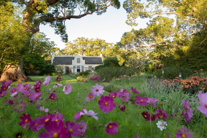 Vergelegen homestead with garden in the foreground