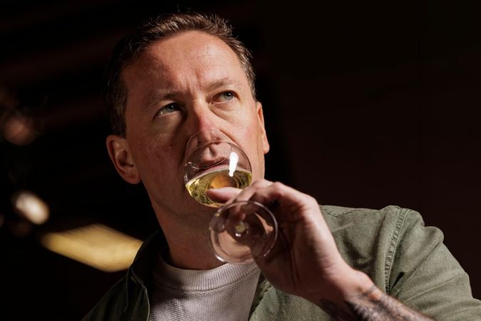 graham beck cellarmaster pierre de klerk sniffing cap classique wine in glass