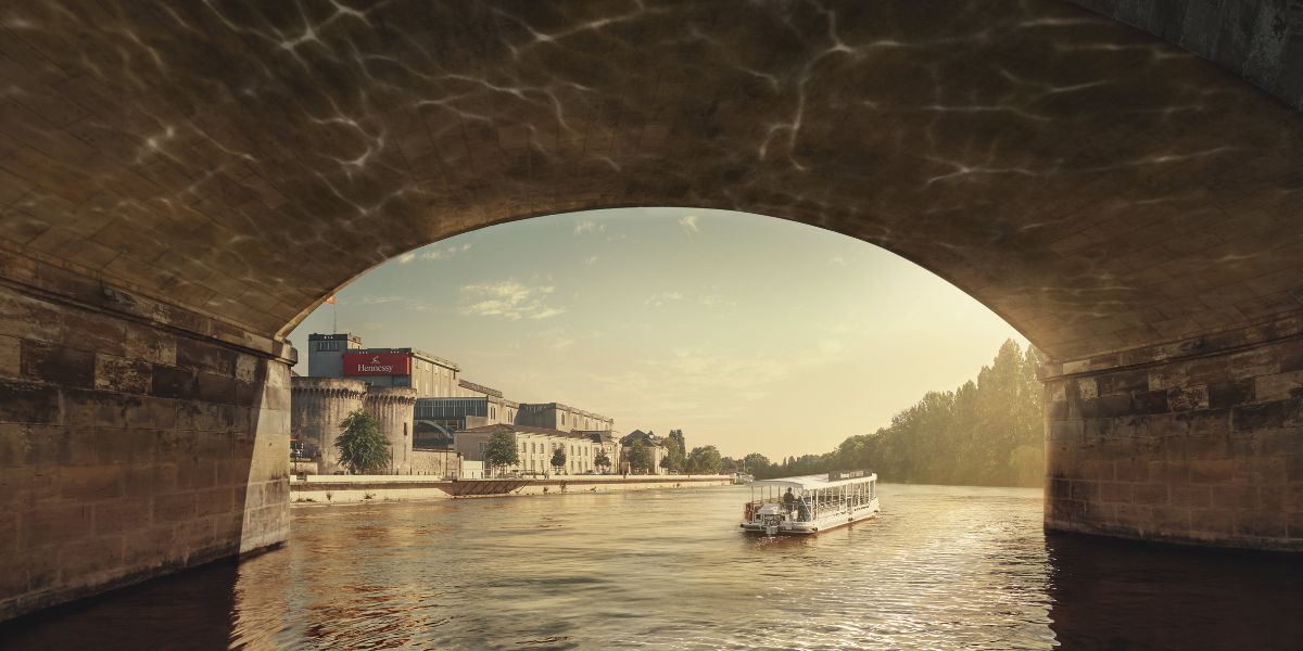 hennessy maison on the river charente (photo: Jas Hennessy & Co / Benoit Lapray)