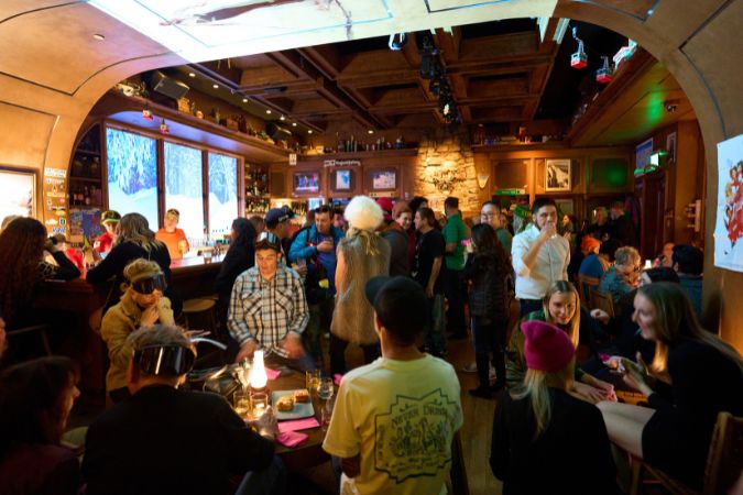 ski lodge las vegas bar filled with drinkers