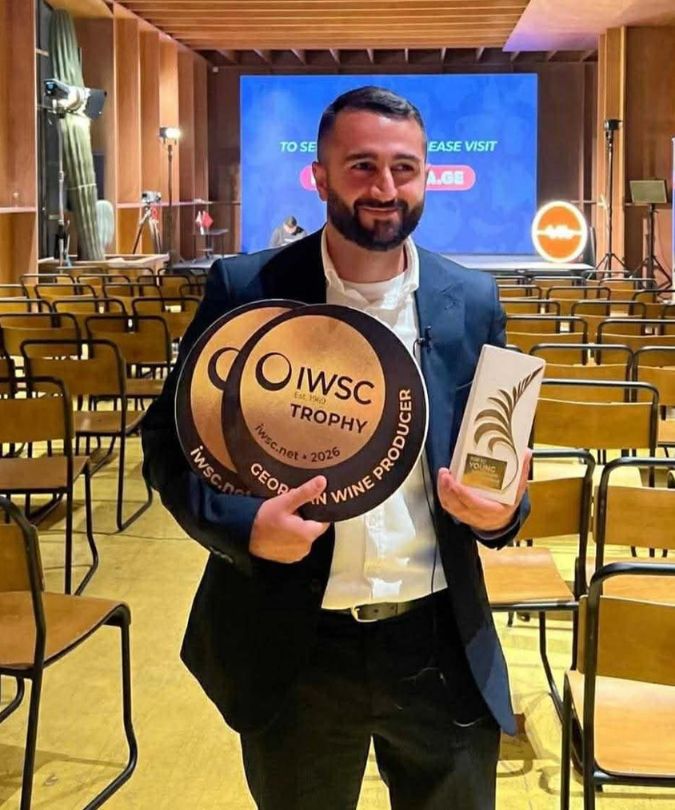 winemaker Giorgi Jmukhadze holding IWSC young producer award