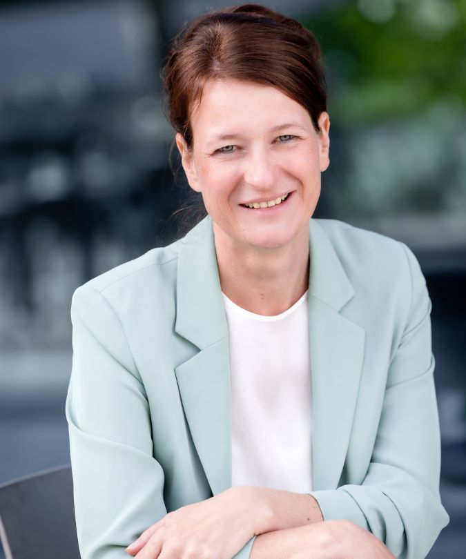 headshot of solos founder claudia geyer